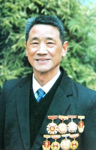 奮斗鑄榮光 實(shí)干立標(biāo)桿